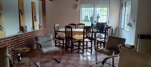 Casa En Venta - 3 Dormitorios 2 Baños - Cocheras - 442mts2 - Coronel Brandsen
