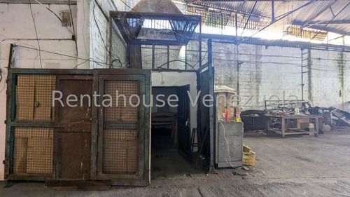 Practico Galpón Para Acondicionar En Venta En Turumo. Luis Infante 25-6963