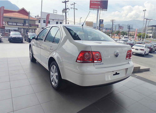 Imagen 3 de 15 de Volkswagen Jetta 2013 4p Cl Team L4/2.0 Aut