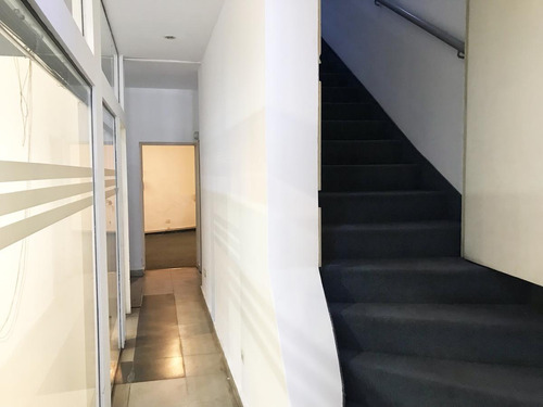 Oficina Con Local O Depósito - Dos Plantas En Chacarita 374m2 Totales Con 3 Baños Alquiler