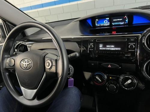 Imagem 11 de 12 de Etios Sedán 1.5 X Plus Sedan 16v Flex 4p Manual