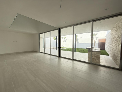 Casa En Venta Merida, En Privada, Con 562 Mt De Construccion