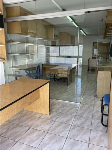 Excelente Oficina En Ciudad Vieja Por Cerrito