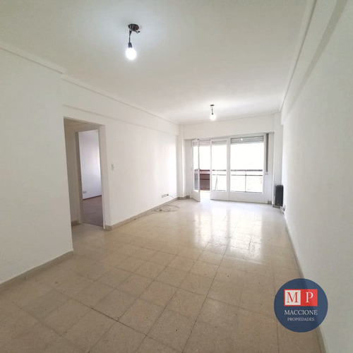 Venta Departamento 3 Ambientes A La Calle Con Dependencia - Zona Centro