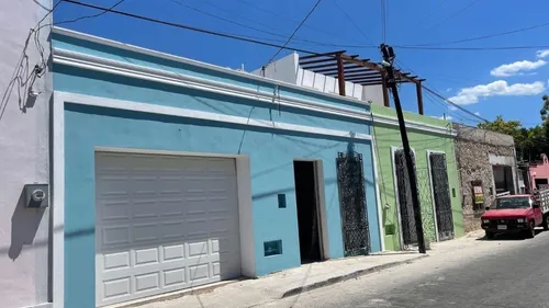 Casa(643r1 Azul) En Venta En El Centro De Mérida