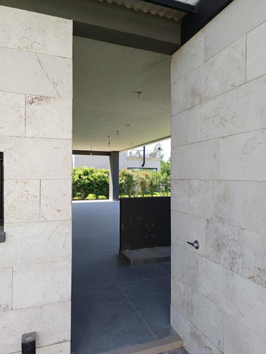 Venta Casa A Estrenar En Barrio San Eliseo Golf