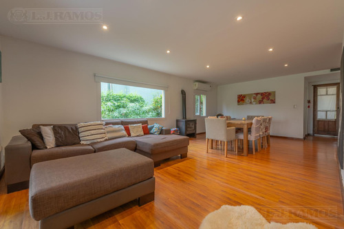 Casa Con 5 Dormitorios - Apto Crédito - En Venta En Santa Bárbara
