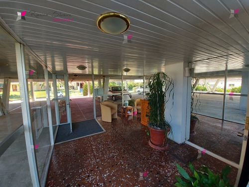 Muy Lindo Apartamento En Venta A Metros De La Playa - Ref: 9486