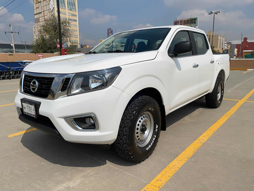 Imagen 5 de 15 de Nissan Np300 2017 2.4 Doble Cabina Se Aa Pack Seg Mt
