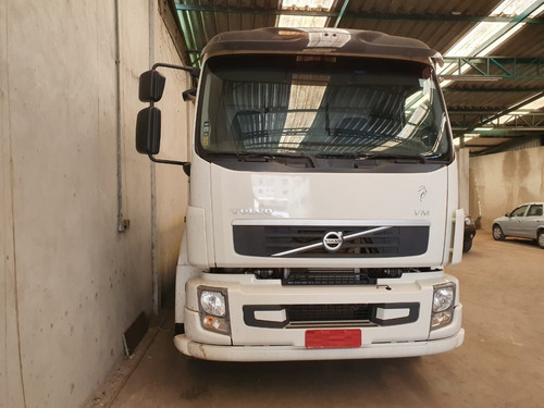 Volvo Vm 270 8x2 Plataforma Hidráulica Guincho Km 17.000