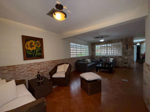 Lm Venta De Casa Urb. Trigal Centro Valencia Está Linda Casa Remodelada Está En Precio De Oportunidad Y Sigue Siendo Negociable Ubicada En Calle Privada