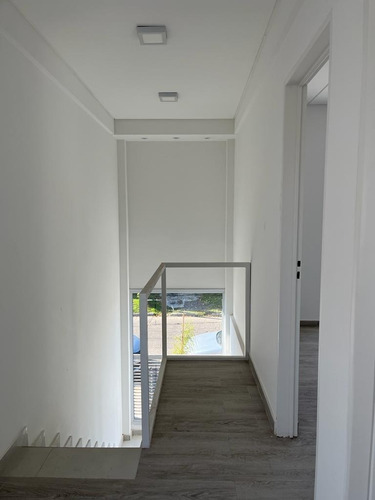 Imagen 3 de 8 de Casa Racionalista A Estrenar U$s 175.000
