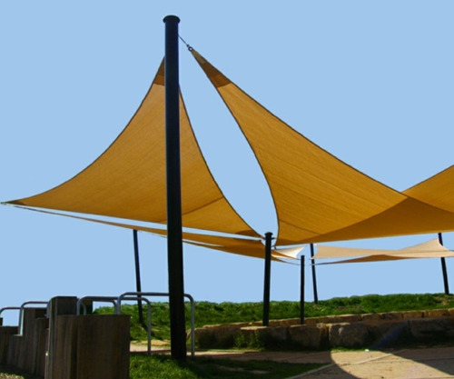 Imagen 3 de 9 de Malla Sombra 90% 4x4x4 M Triangulo Velaria Raschel Beige