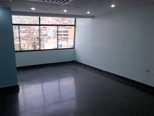Oficina En Alquiler. Maiquetia - Estado La Guaira