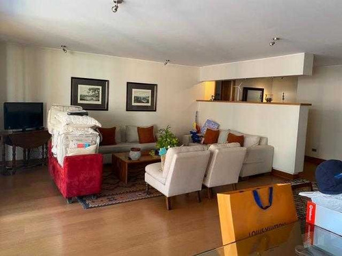 Imagen 13 de 27 de Precioso Departamento En Un Quinto Piso En Venta En Vitacura