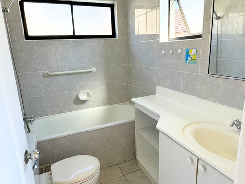Casa De 5 Dorm, 3 Baños Y 2 Estacionamientos (69938)