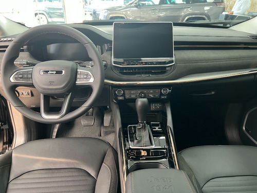 Imagen 9 de 13 de Nuevo Jeep Commander T270 1.3t Nafta 3 Filas Stock