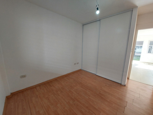 Departamento De 2 Amb C/ Patio Y Cochera- Castelar- Alquiler