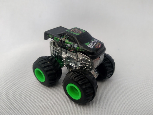 Camioneta Monster Skeleton Mattel Escala Micro Machines 