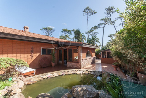 Imagen 2 de 21 de Casa En Pinares, Punta Del Este, La Mejor Ubicación, 3 Dormitorios .