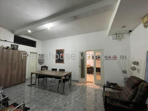 Se Vende Local Comercial 3 Pisos Excelente Ubicación En La Av Bolívar Sector Independencia Cámaras De Seguridad Montacargas Planta Eléctrica Precio De Oportunidad 25-11212 Miriam