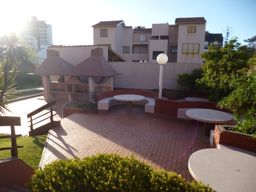 Imagen 13 de 14 de Departamento De 2 Ambientes Con Vista Al Mar Y Cochera