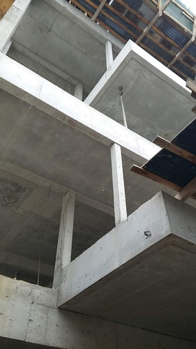 Imagen 2 de 12 de Semipiso De 3 Amb C/balcon Y Cochera. Edificio Con Amenities.