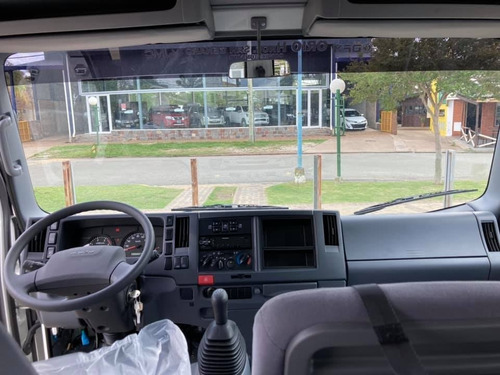 Imagen 8 de 17 de Isuzu Npr75 Doble Cabina 7 Pasajeros + 6toneladas 0km My2023