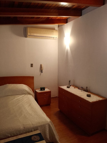 Casa En Venta En El Cafetal Baruta, Caracas. Remodelada