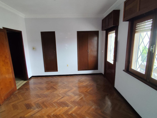Venta Casa 2 Dormitorios, 2 Plantas. En Excelente Ubicacion. Paso Molino
