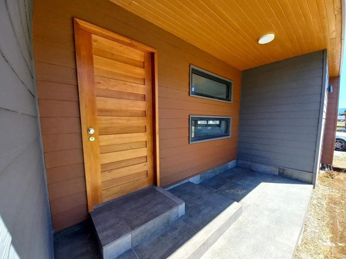 Moderna Y Elegante Casa En Parcela De 5.000 M² En Condominio