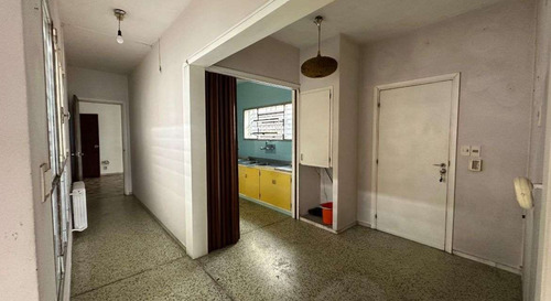 Se Vende Casa 4 Dormitorios Con Piscina Y Garaje. Terreno Ideal Para Desarrollo