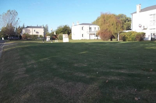 Lote En Venta En Barrio Pilar Plaza Centro De Pilar
