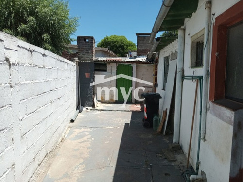 Venta Casa C/renta Pando Calle Senda Al Oriente Entre Cont. Piovene Y Final De Calle Senda Al Oriente.