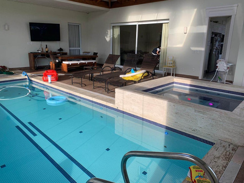 Villa Solaia | Casa | Venda | Piscina Aquecida | Piso Aquecido | 2 Escritórios | Salão De Festas Gourmet - Cnc1023
