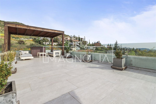 Casa En Arriendo De 6 Dorm. En Las Condes