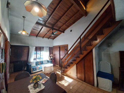 Venta Casa Lote Propio Con Garage Cubierto Y Local En Esquina 2 Plantas Con 2 Terrazas Tiene 166 M2 Cubiertos. A 3 Cuadras Parque Sarmiento Y Av Balbin, 4 Cuadras Av Gral Paz Y A 3 Cuadras Av Parque