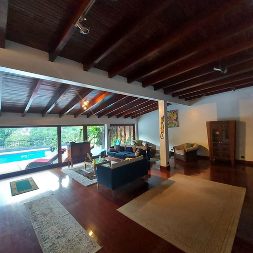 Imagen 8 de 30 de Venta De Casa En Prados Del Este 8h/ 9b/ 5p