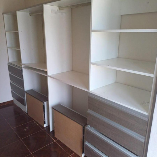 Villa Centenario: Casa En Venta 4 Dormitorios / Patio C Asador / Cochera 2 Autos