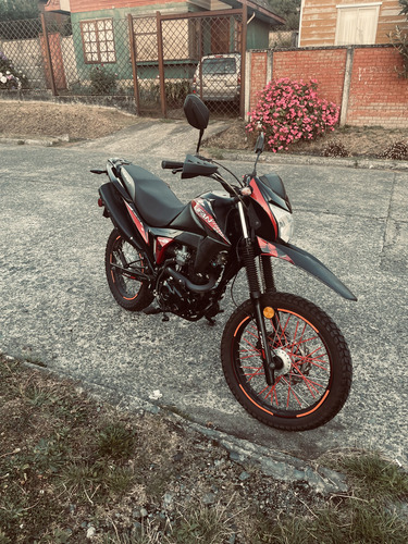 Moto Enduro Prácticamente Nueva Con Muy Poco Uso