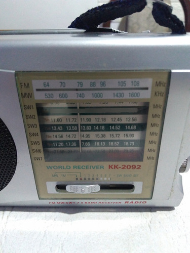 Radio Multibandas Kchibo C/transfo Conexion A 220w Plateado (Usado)