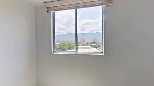 Gran Apartamento En Niquia, Código 53
