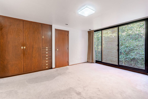Jardines Del Pedregal, Casa En Tranquila Calle Cerrada Con Amplios Espacios