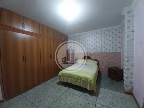 En Venta Hermosa Y Amplia Casa Ubicada En Barrio Lourdes Maracay 03js