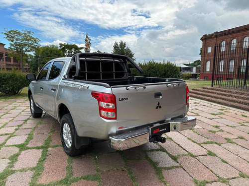 Imagen 6 de 17 de Mitsubishi L200 2.4 Cab Dob 4x4 2abag Abs Espejos Pr.caja