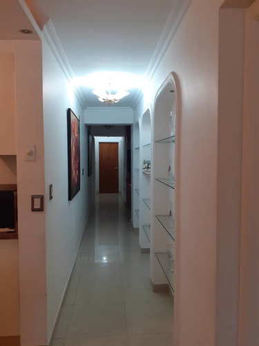 Imagen 9 de 14 de Apartamento En El Bosque 04166467687 Am Piso Bajo