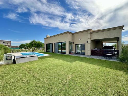 Casa En Venta En Horizontes Al Sur 4 Ambientes Con Pileta