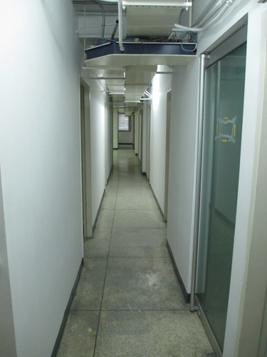 Venta Edificio De Oficinas 1.820 Mts2. - 5 Niveles Mas Sótano De Estacionamiento. Muy Bien Mantenido Y Listo Para Ocupar.