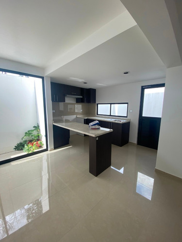 Imagen 3 de 10 de Casa Cerca A Zona Industrial Con 3 Recamaras 3 Baños