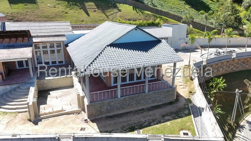 Casa En Venta En Alto Hatillo Con Imponente Vista Panorámica Al Ávila